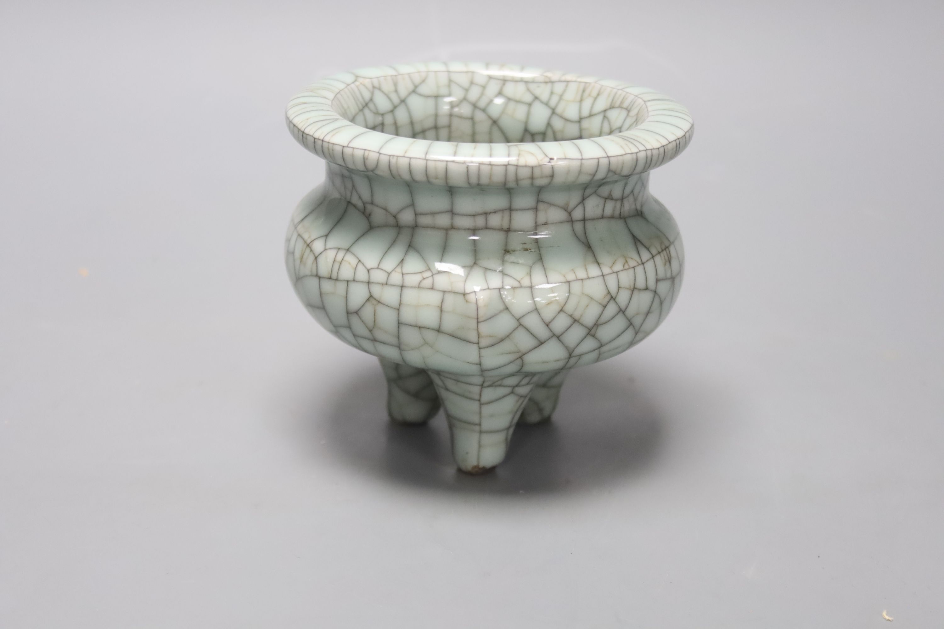 A Chinese crackle glaze censer, height 11.5cm